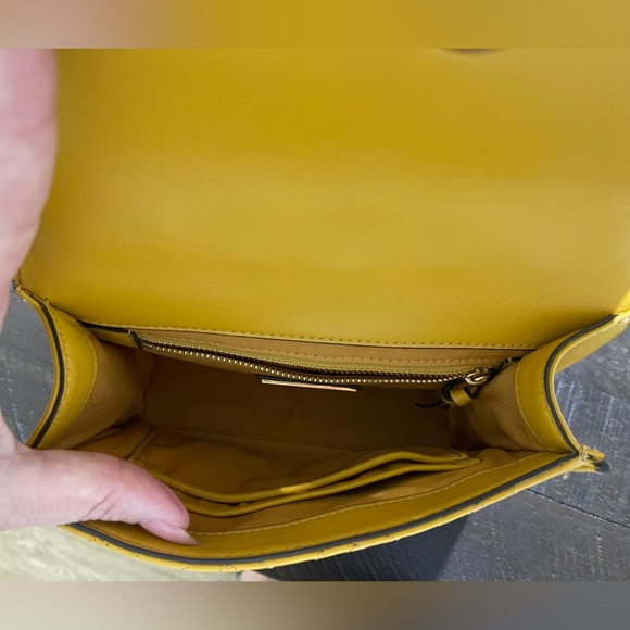 Tory Burch Daylily Convertible Fleming Quilt Crossbody Bag Purse in Golden Crest - Picture 8 of 12